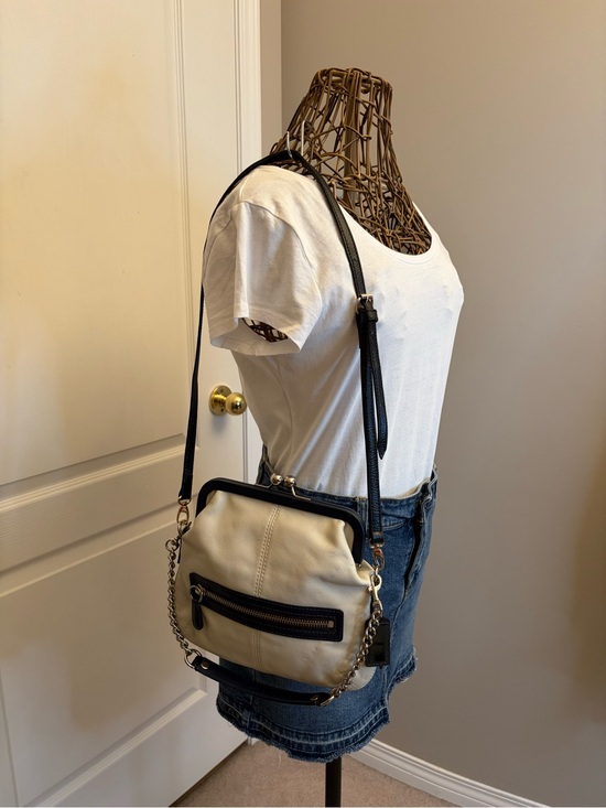 Coach Handbags - Vintage Coach 13378 Bonnie Cashin Kiss Lock Crossbody Cream Leather Navy Trim